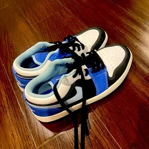 Jordan’s 8.5 - men